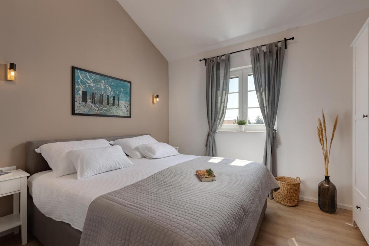 נין Villa Mediterra Prima מראה חיצוני תמונה