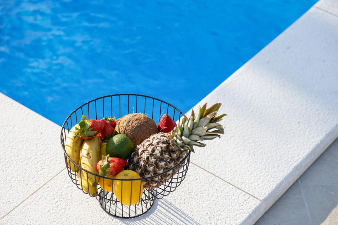 נין Villa Mediterra Prima מראה חיצוני תמונה