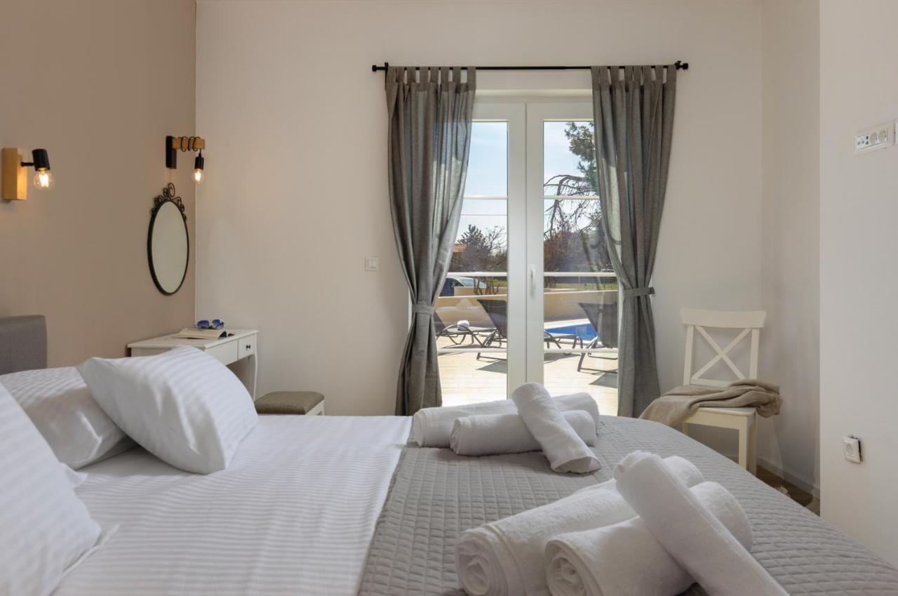 נין Villa Mediterra Prima מראה חיצוני תמונה