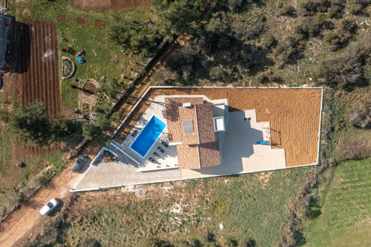 נין Villa Mediterra Prima מראה חיצוני תמונה