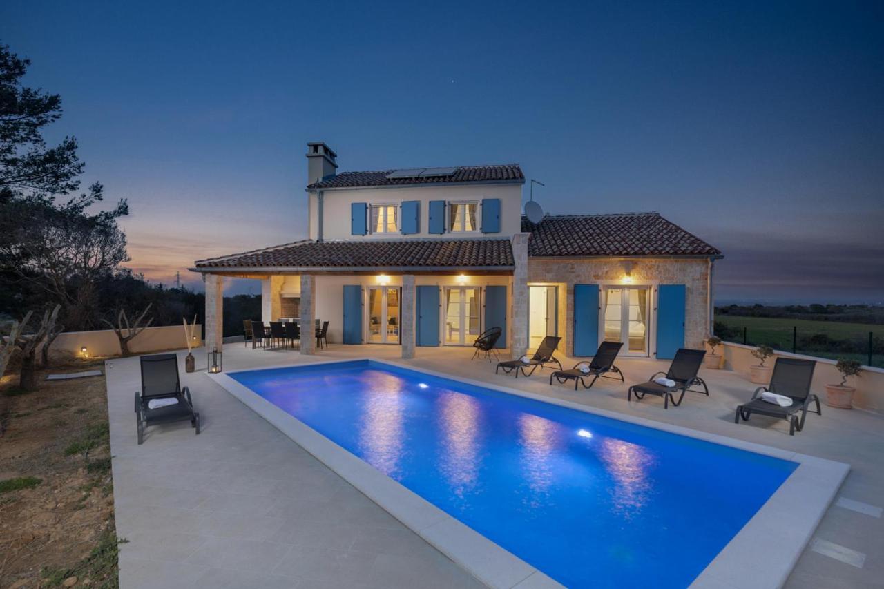 נין Villa Mediterra Prima מראה חיצוני תמונה
