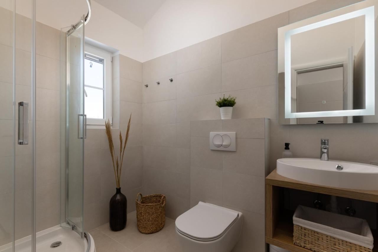 נין Villa Mediterra Prima מראה חיצוני תמונה