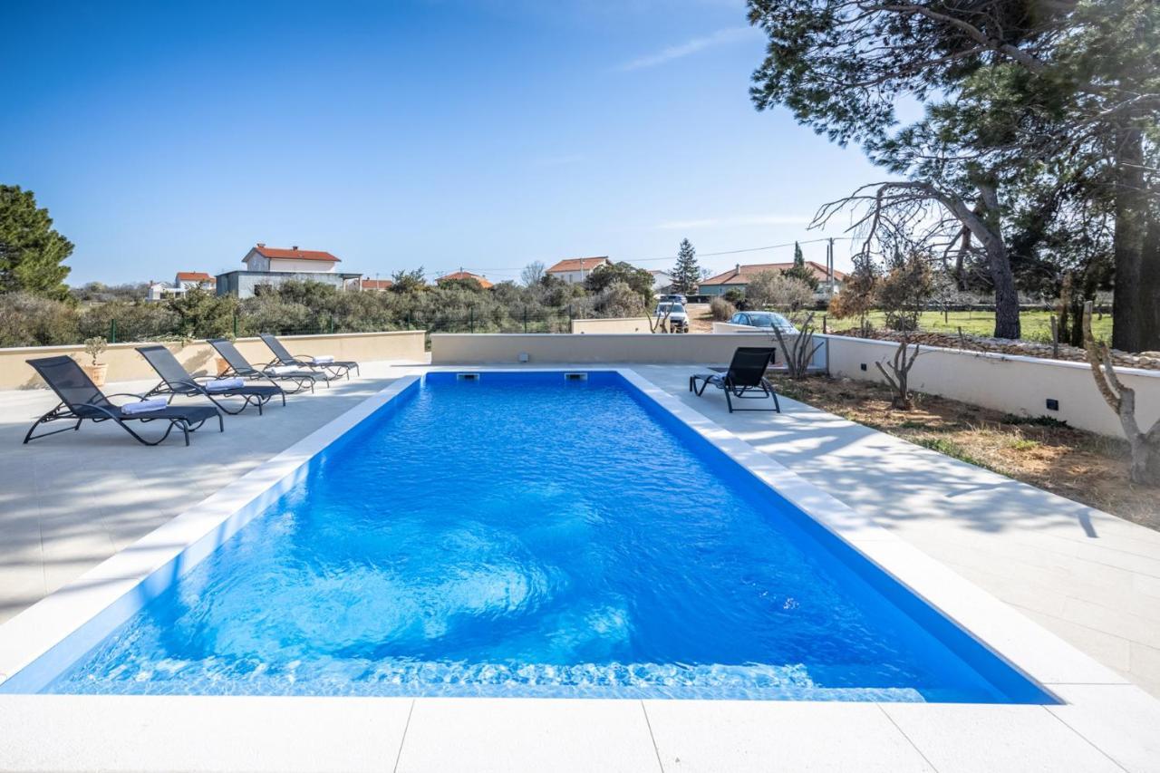 נין Villa Mediterra Prima מראה חיצוני תמונה