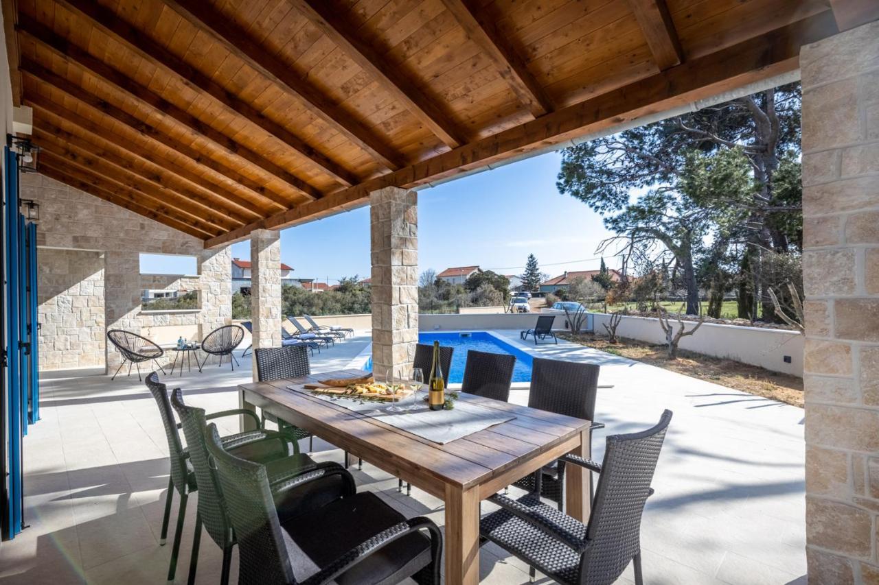 נין Villa Mediterra Prima מראה חיצוני תמונה