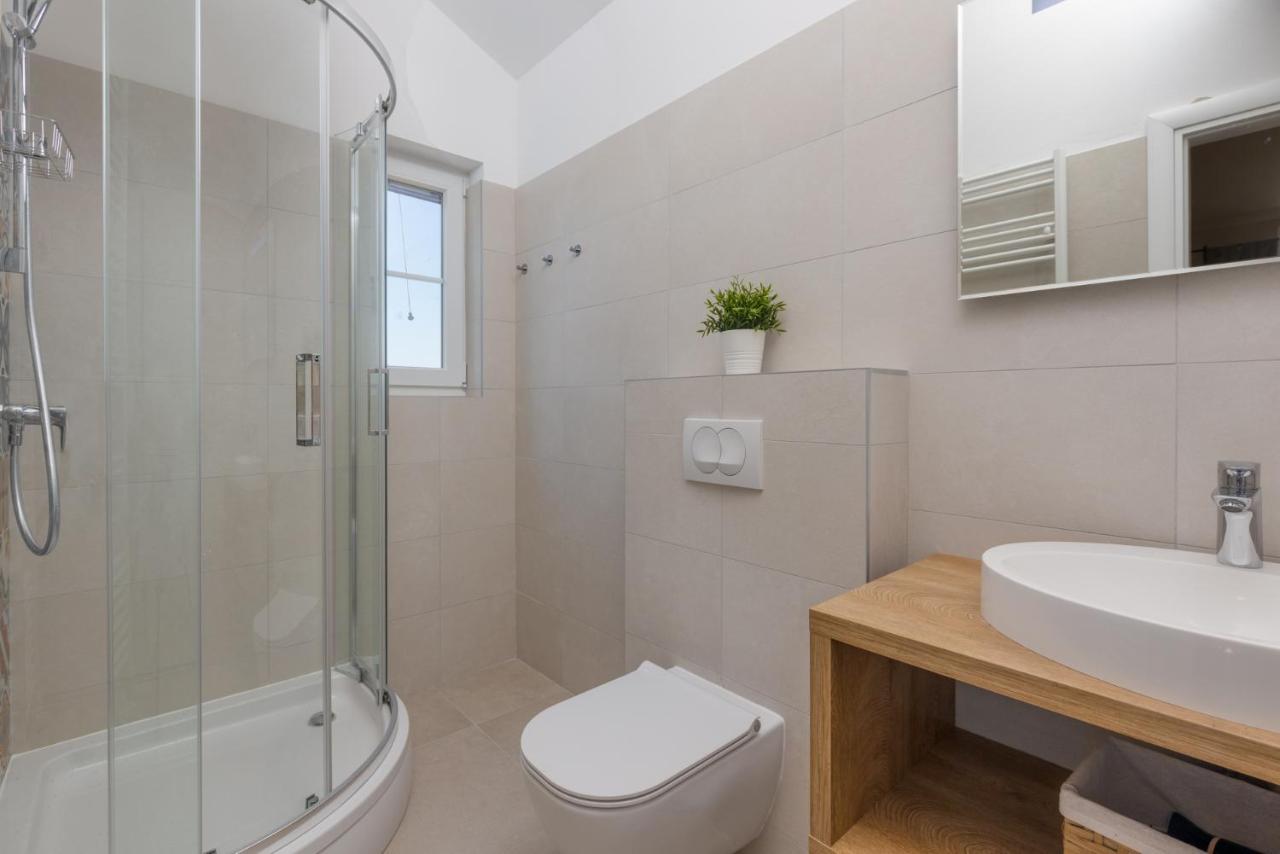 נין Villa Mediterra Prima מראה חיצוני תמונה